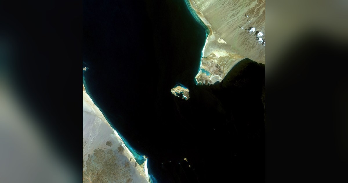 Le détroit de Bab-el-Mandeb vu par satellite, porte sud de la mer Rouge entre l'Afrique et la péninsule arabique