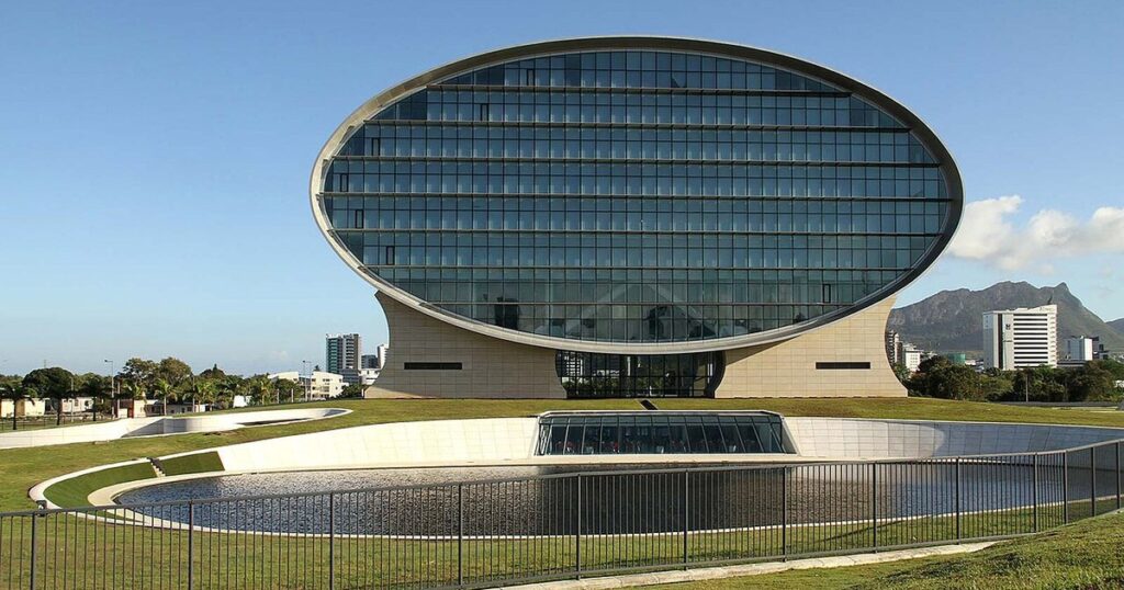 Siège de la MCB à Ébène, pôle d'affaires de Maurice, 1re d'Afrique en capacités productives selon la CNUCED