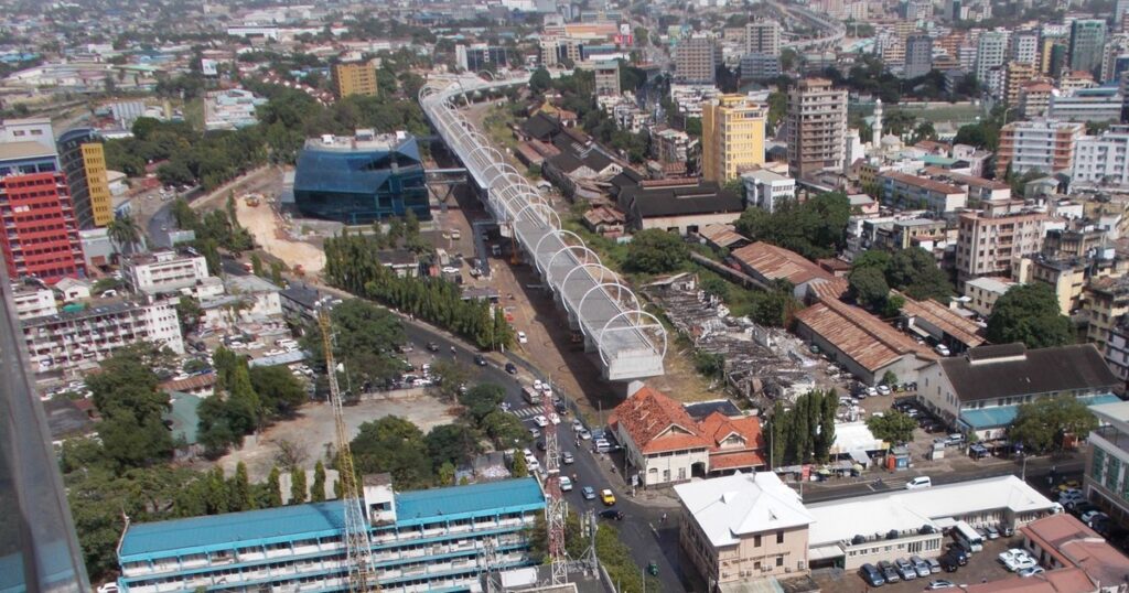 Tanzanie Turquie : la gare SGR de Dar es Salaam et le viaduc du rail construit par Yapı Merkezi