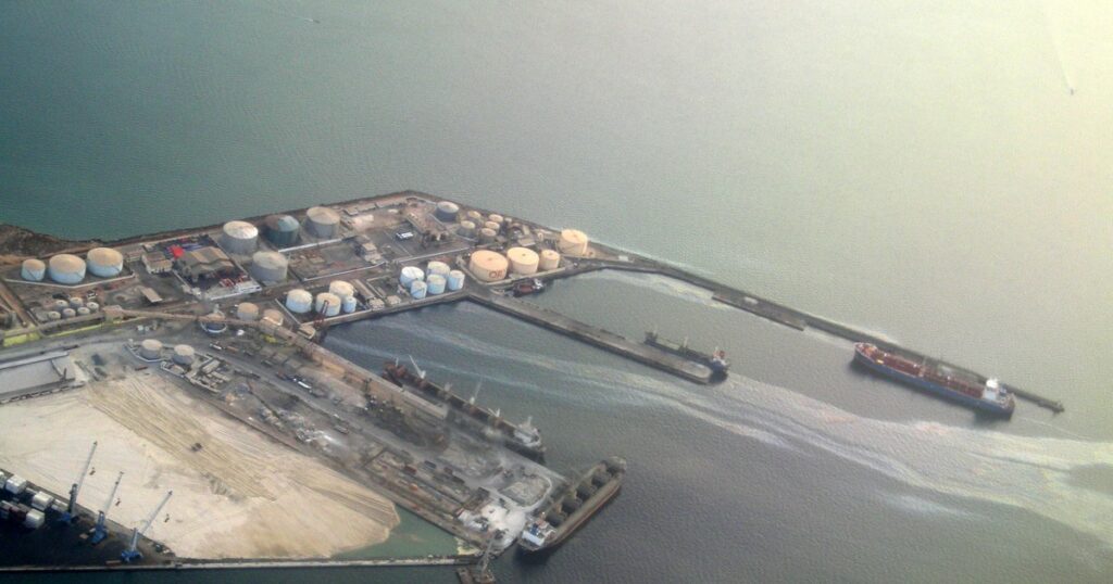 Vue aérienne du port de Dakar, point d'entrée des importations maliennes au cœur des négociations AES-CEDEAO