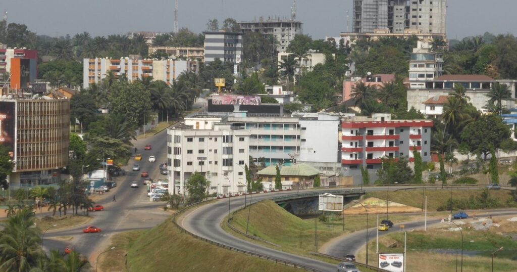 Vue d'Abidjan, où la Côte d'Ivoire lance l'étude de sa plateforme d'identité numérique
