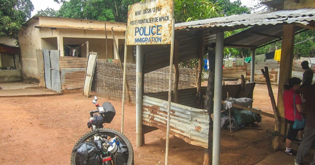 Poste frontalier de Mpack, entre le Sénégal et la Guinée-Bissau, au sud de Ziguinchor