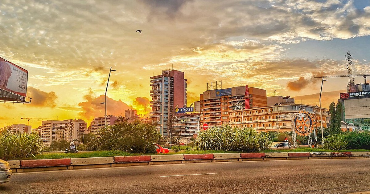 Le Plateau, quartier des affaires d'Abidjan, alors que la Côte d'Ivoire place une obligation à 20 ans