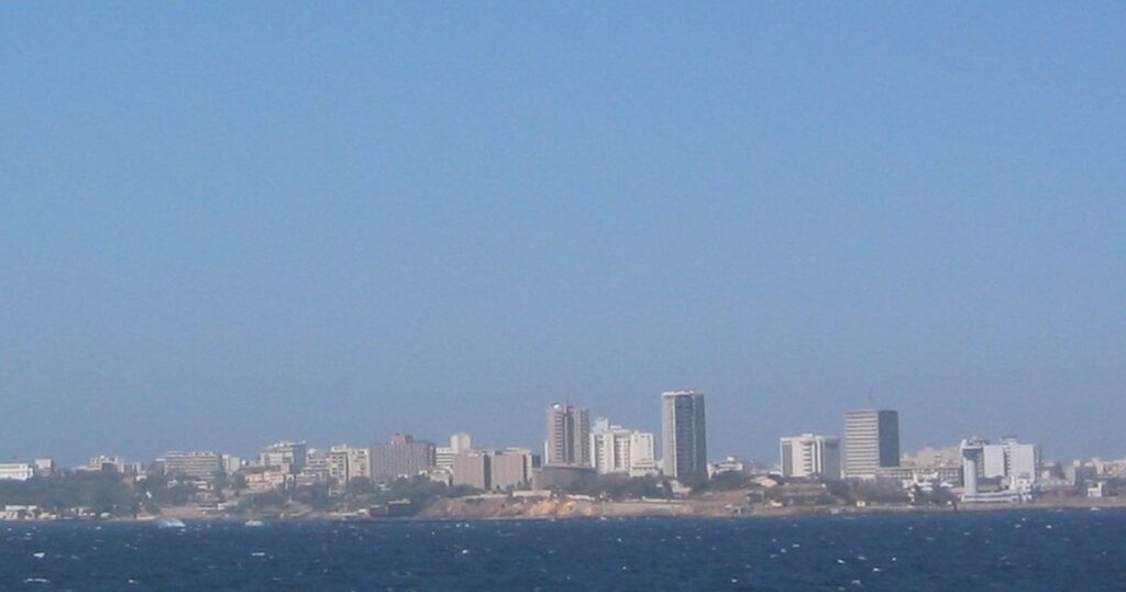 Eurobonds Sénégal : le quartier des affaires du Plateau à Dakar vu depuis l'île de Gorée