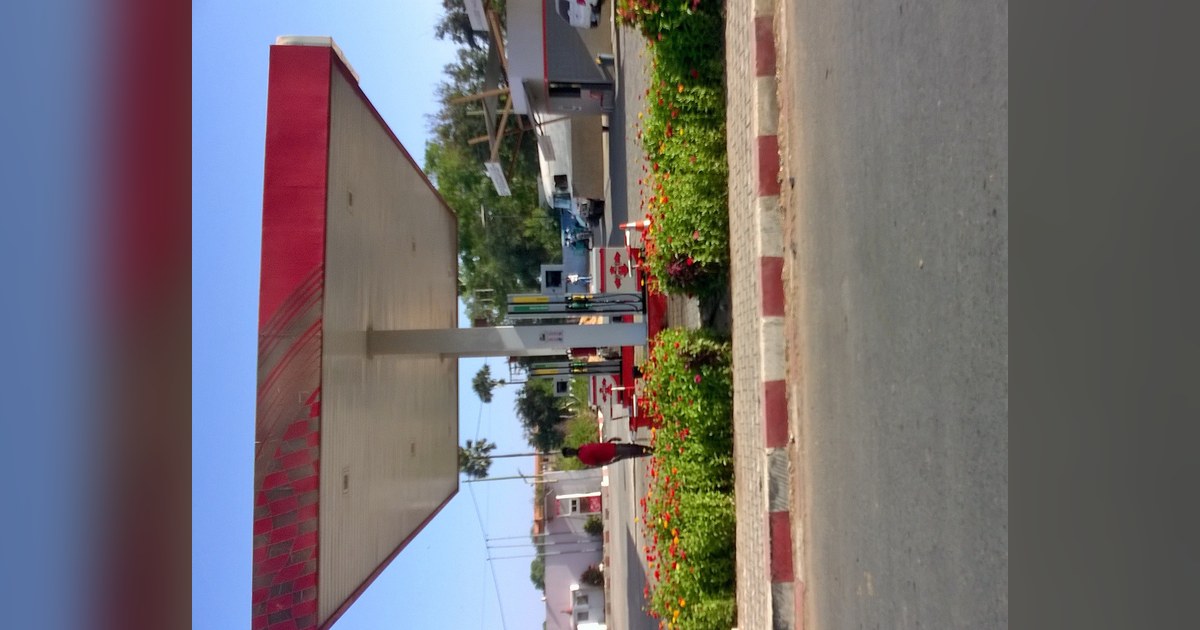 Pompes d'une station-service au Sénégal, où le prix du carburant a augmenté le 15 août 2026