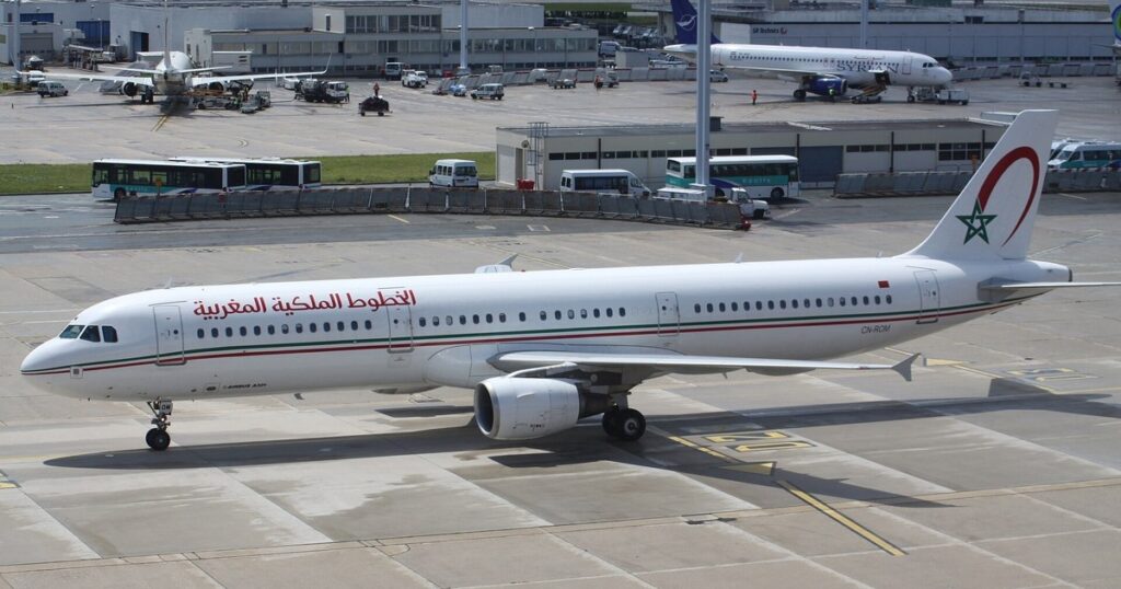 Un Airbus A321 de Royal Air Maroc sur le tarmac, symbole de la présence d'Airbus au Maroc