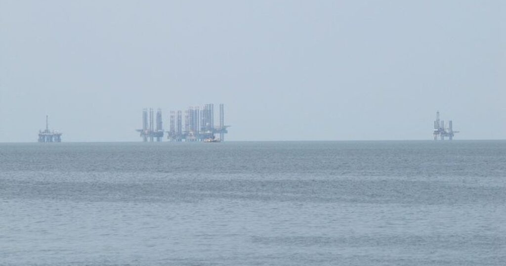 Plateformes pétrolières au large de Port-Gentil : le torchage au Gabon bientôt taxé