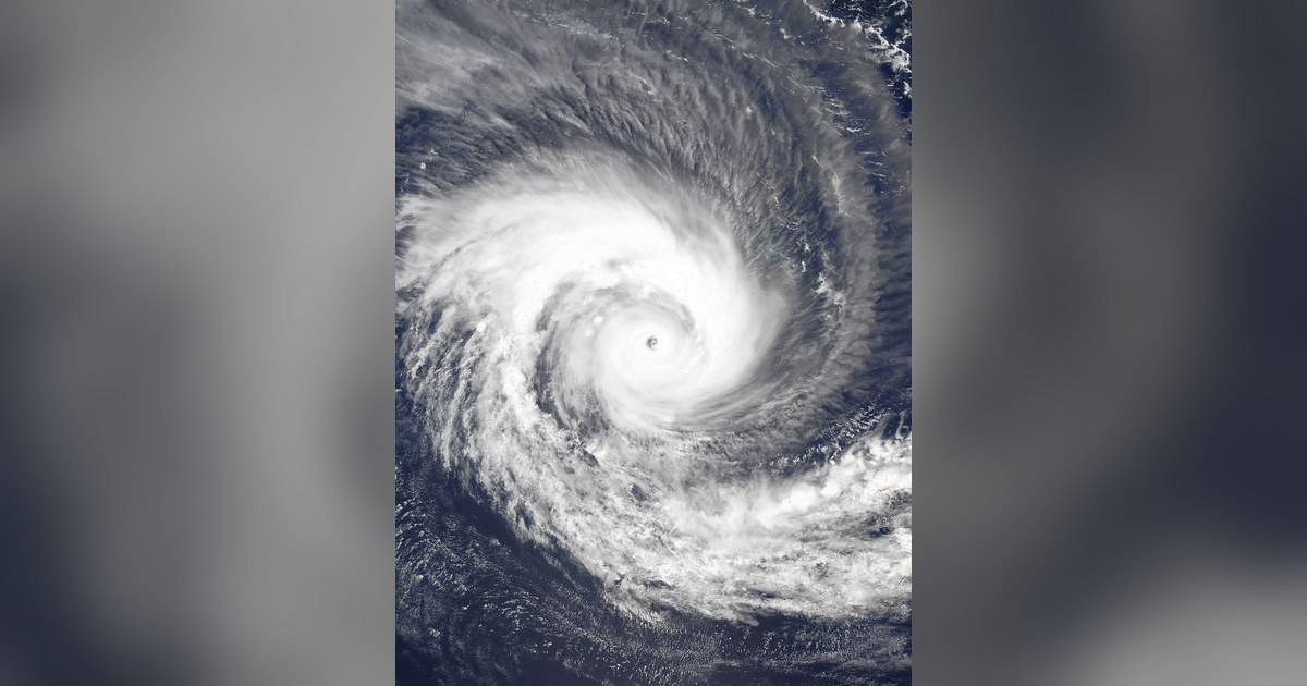 Le cyclone Batsirai vu par satellite en février 2022, avant de frapper Madagascar, qui finance son assurance climatique