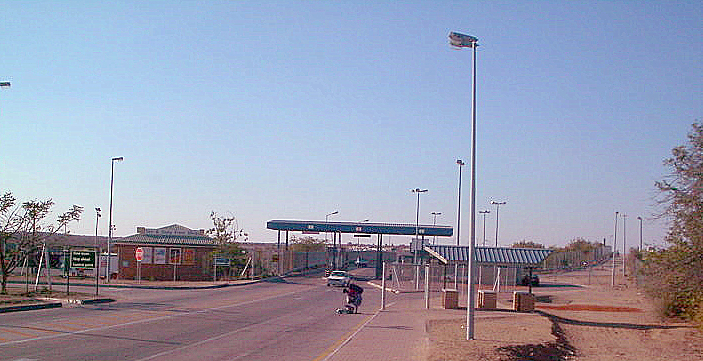 Poste-frontière de Beitbridge entre le Zimbabwe et l'Afrique du Sud, principal corridor migratoire d'Afrique australe